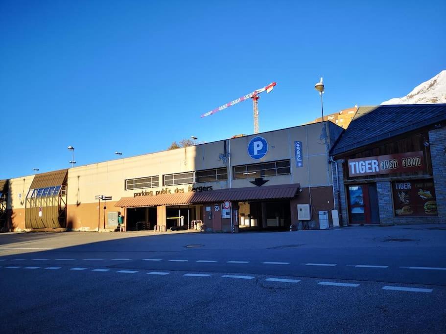 Au Pied Des Pistes Avec Parking Entierement Renove Apartment Huez Exterior foto