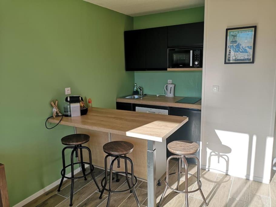Au Pied Des Pistes Avec Parking Entierement Renove Apartment Huez Exterior foto