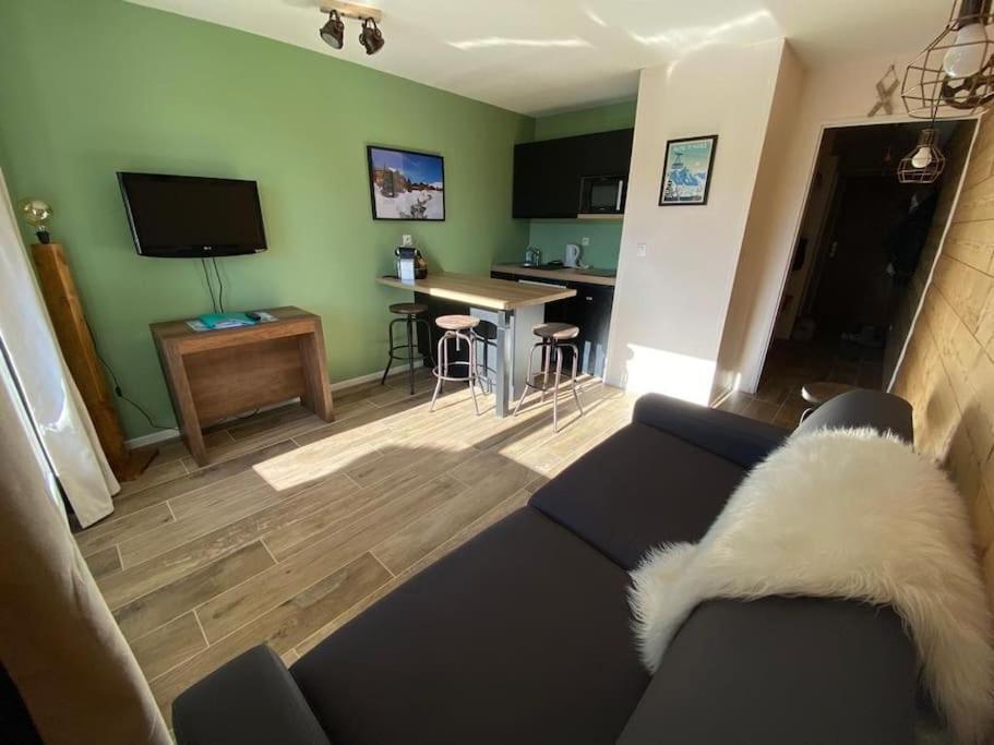 Au Pied Des Pistes Avec Parking Entierement Renove Apartment Huez Exterior foto